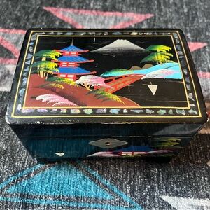 Vintage Japanese Music Box Circa 1950s/60s Hand Painted Wood